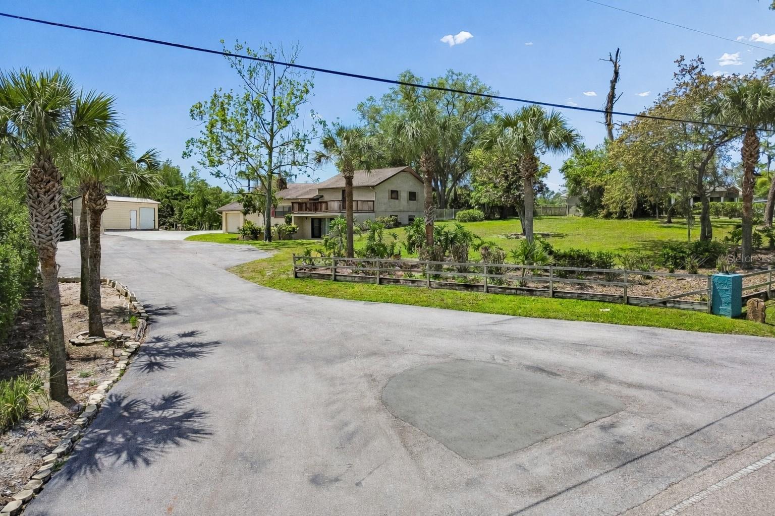 Listing photo id 2 for 7871 Sycamore Drive