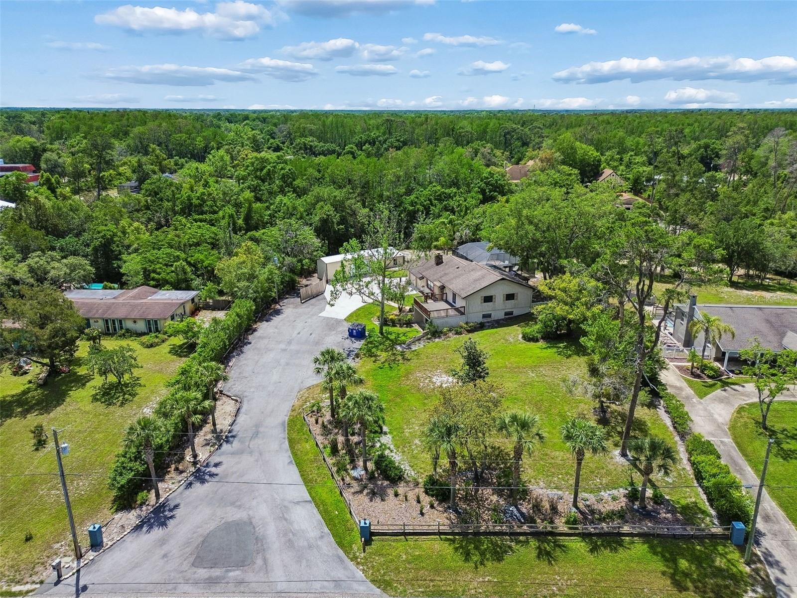 Listing photo id 3 for 7871 Sycamore Drive