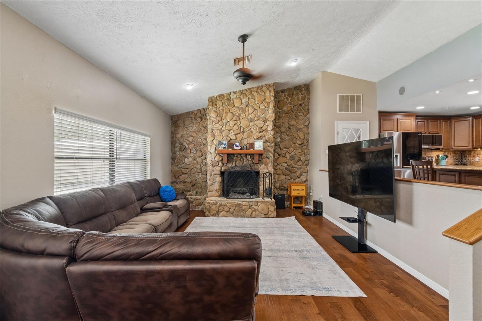 Listing photo id 6 for 7871 Sycamore Drive