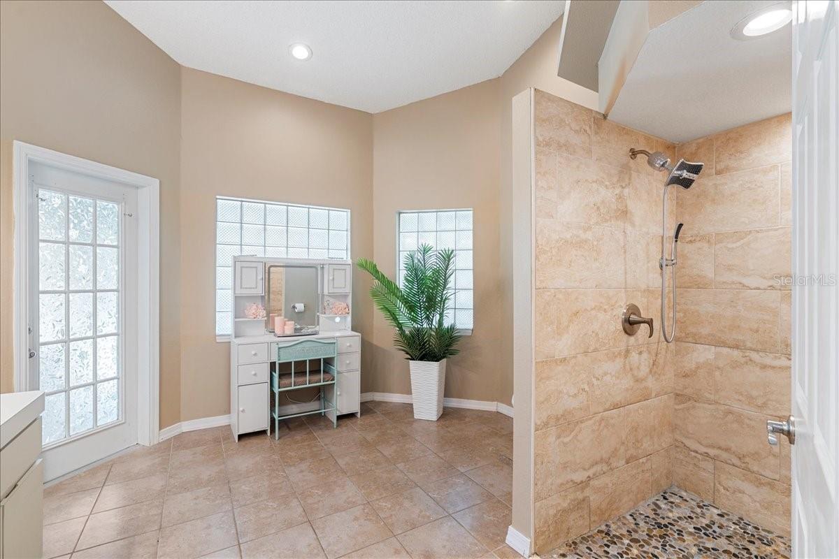 Image 14 of 30 For 211 Forest Wood Court