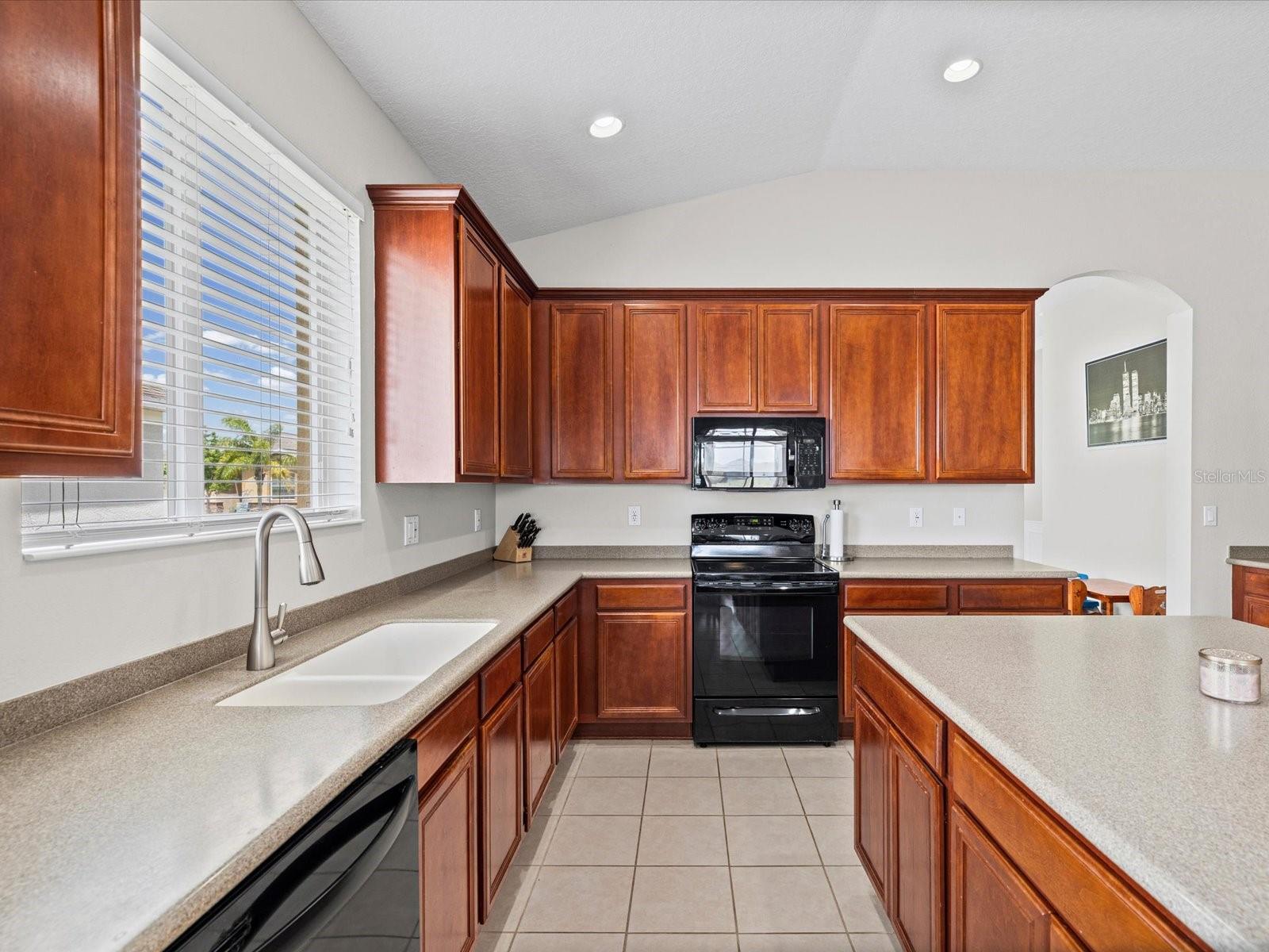 Image 27 of 76 For 13744 Trull Way