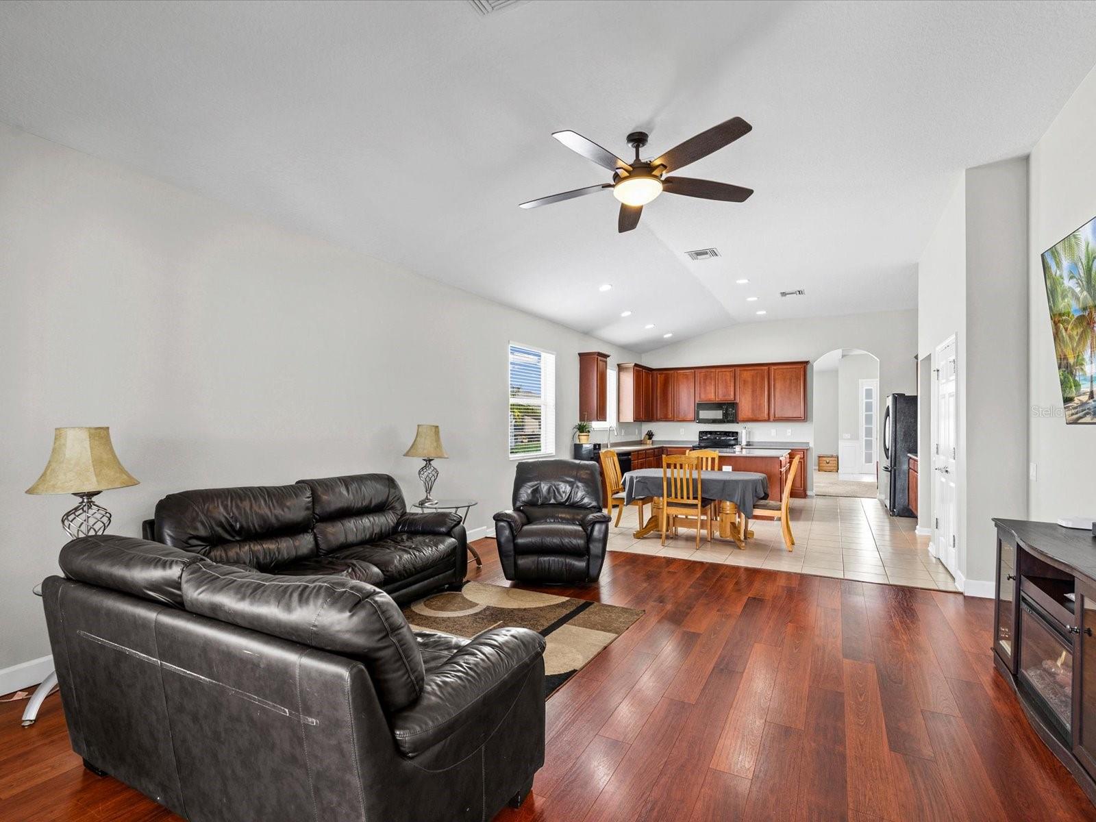 Image 36 of 76 For 13744 Trull Way