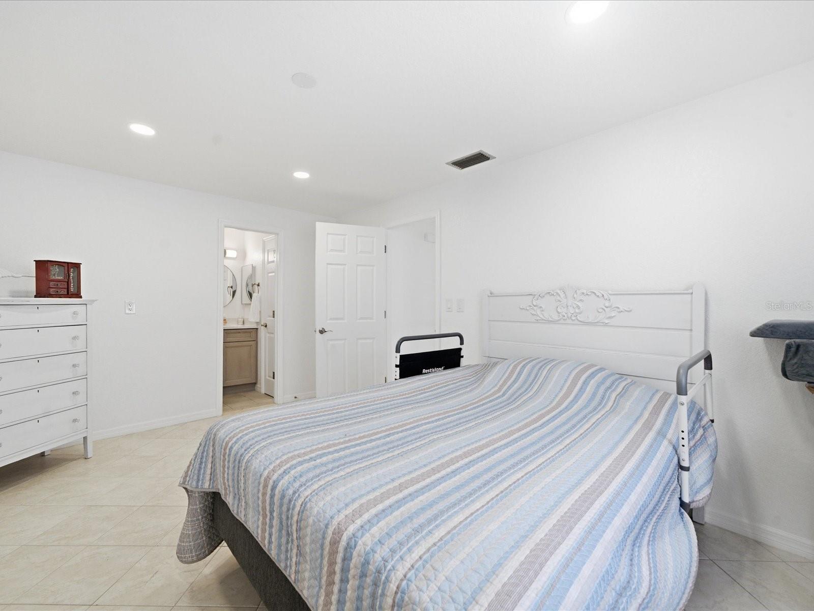 Image 21 of 29 For 4069 Gulfview Drive