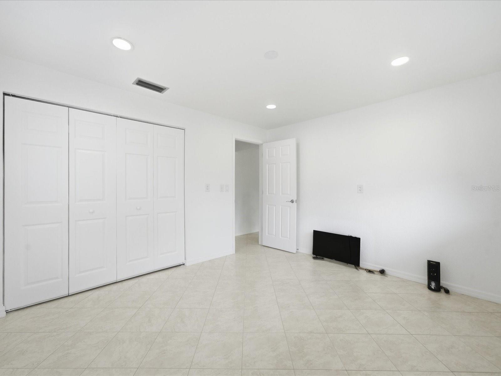 Image 22 of 29 For 4069 Gulfview Drive