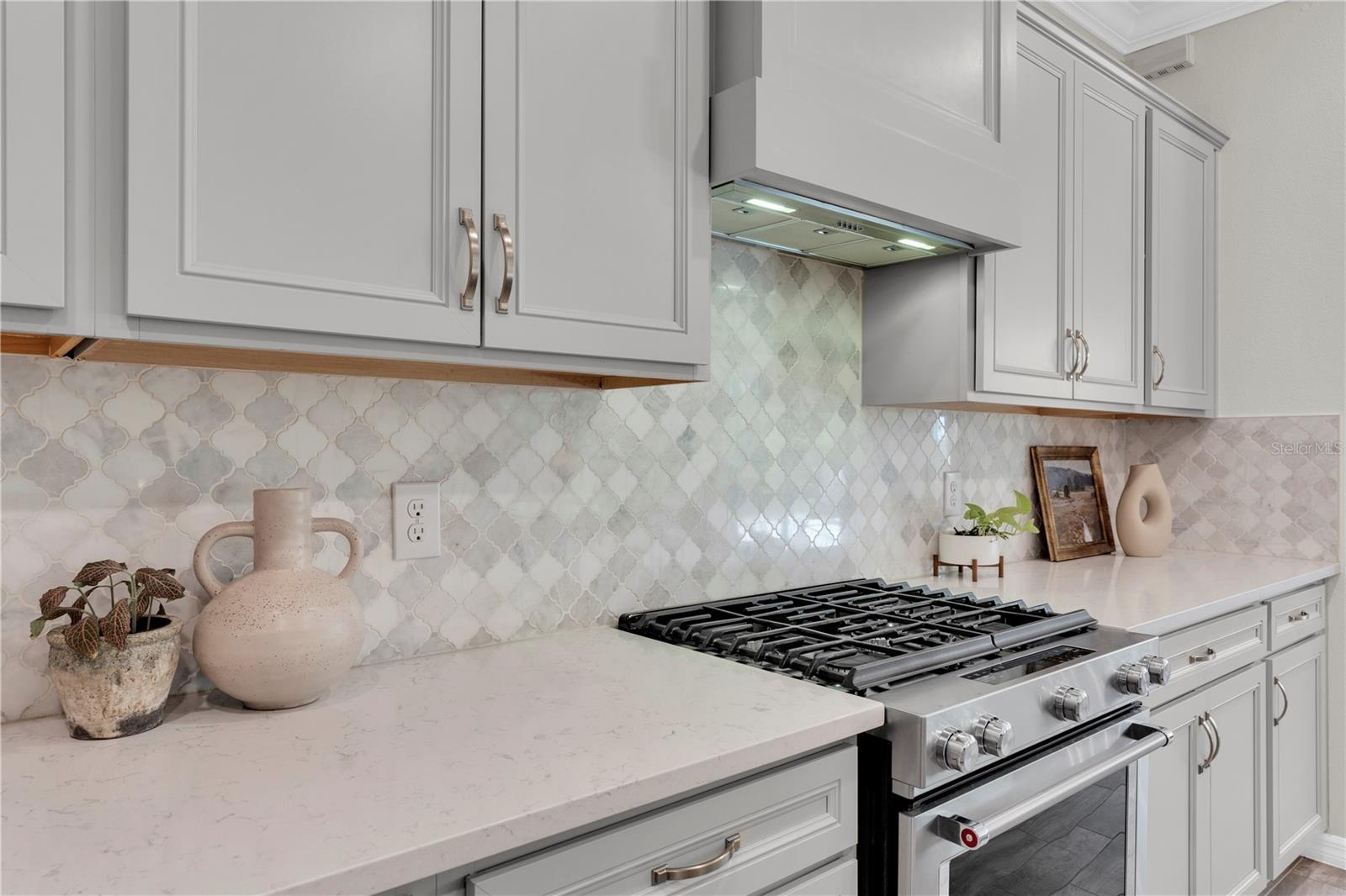 Image 16 of 83 For 2587 Murray Pass