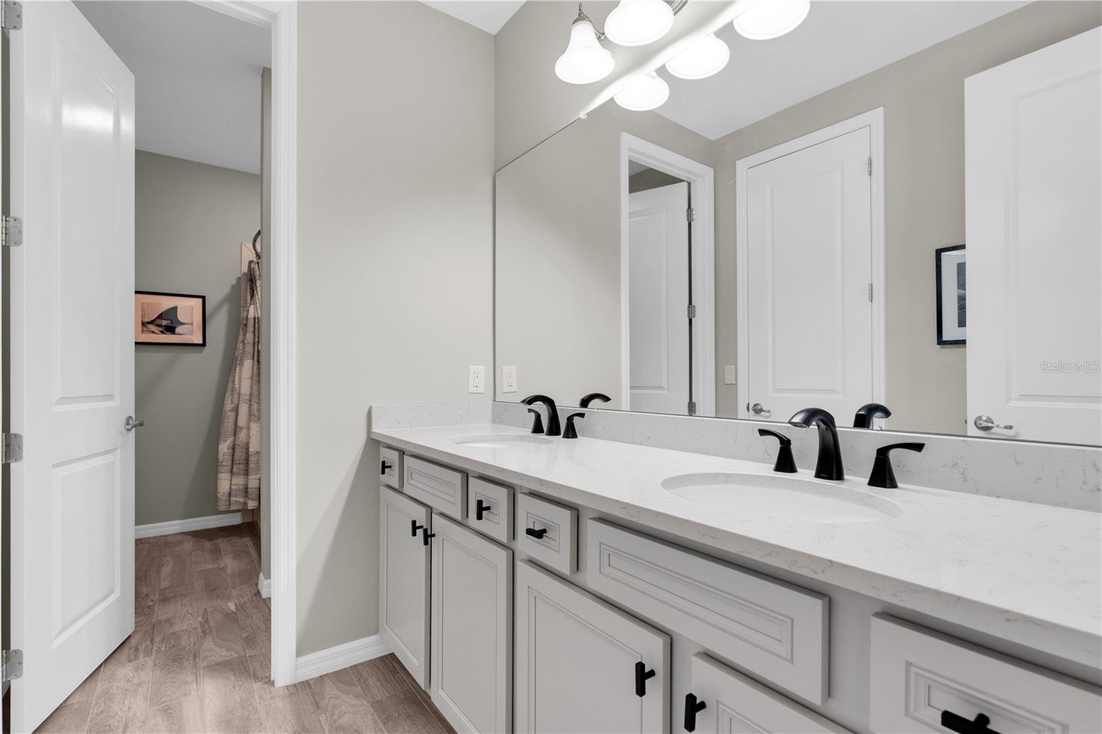 Image 42 of 83 For 2587 Murray Pass