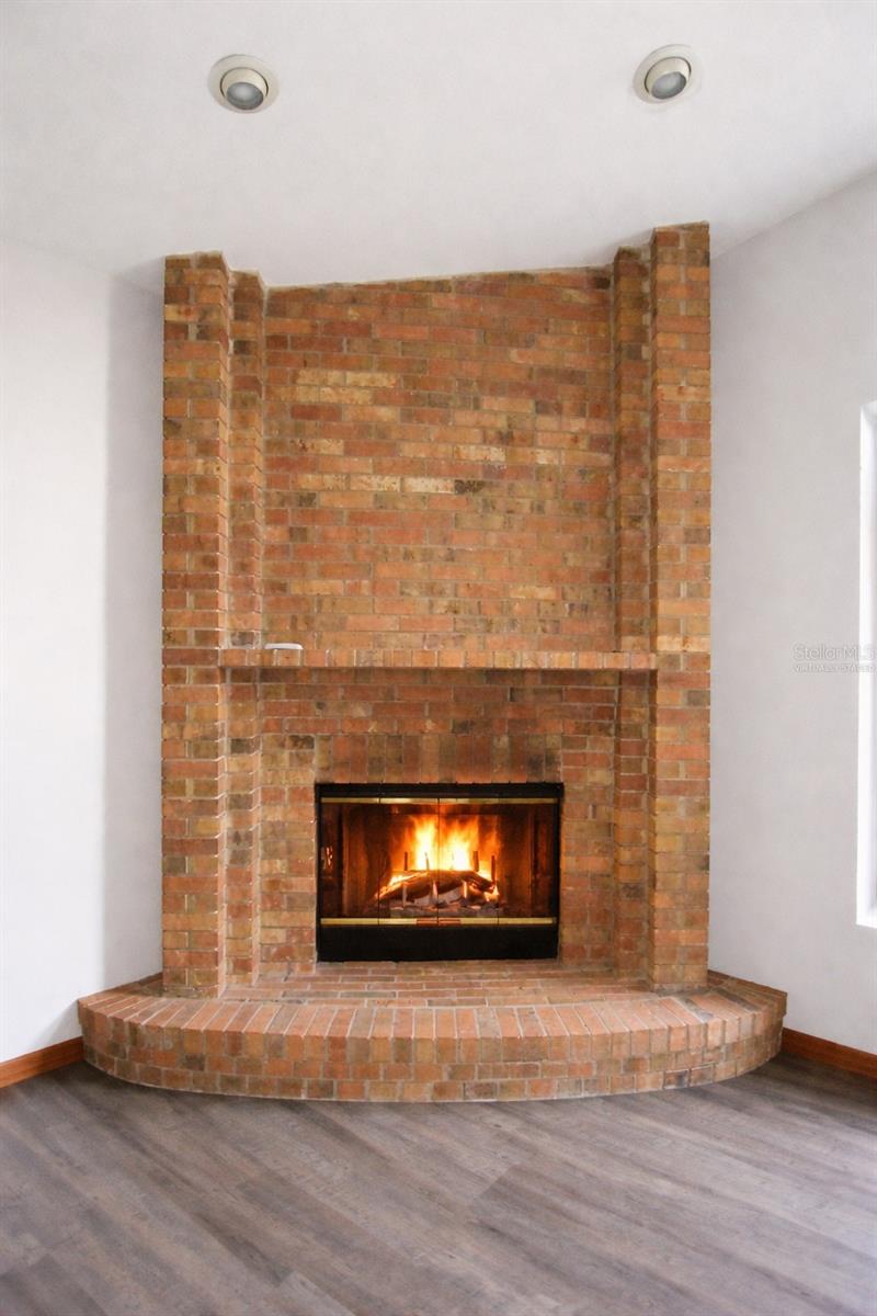 Image 15 of 52 For 373 Oriana Drive