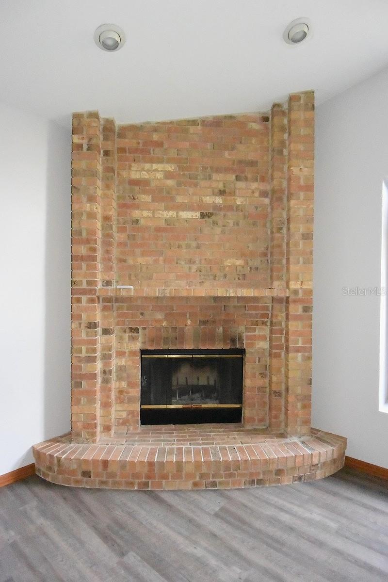 Image 16 of 52 For 373 Oriana Drive