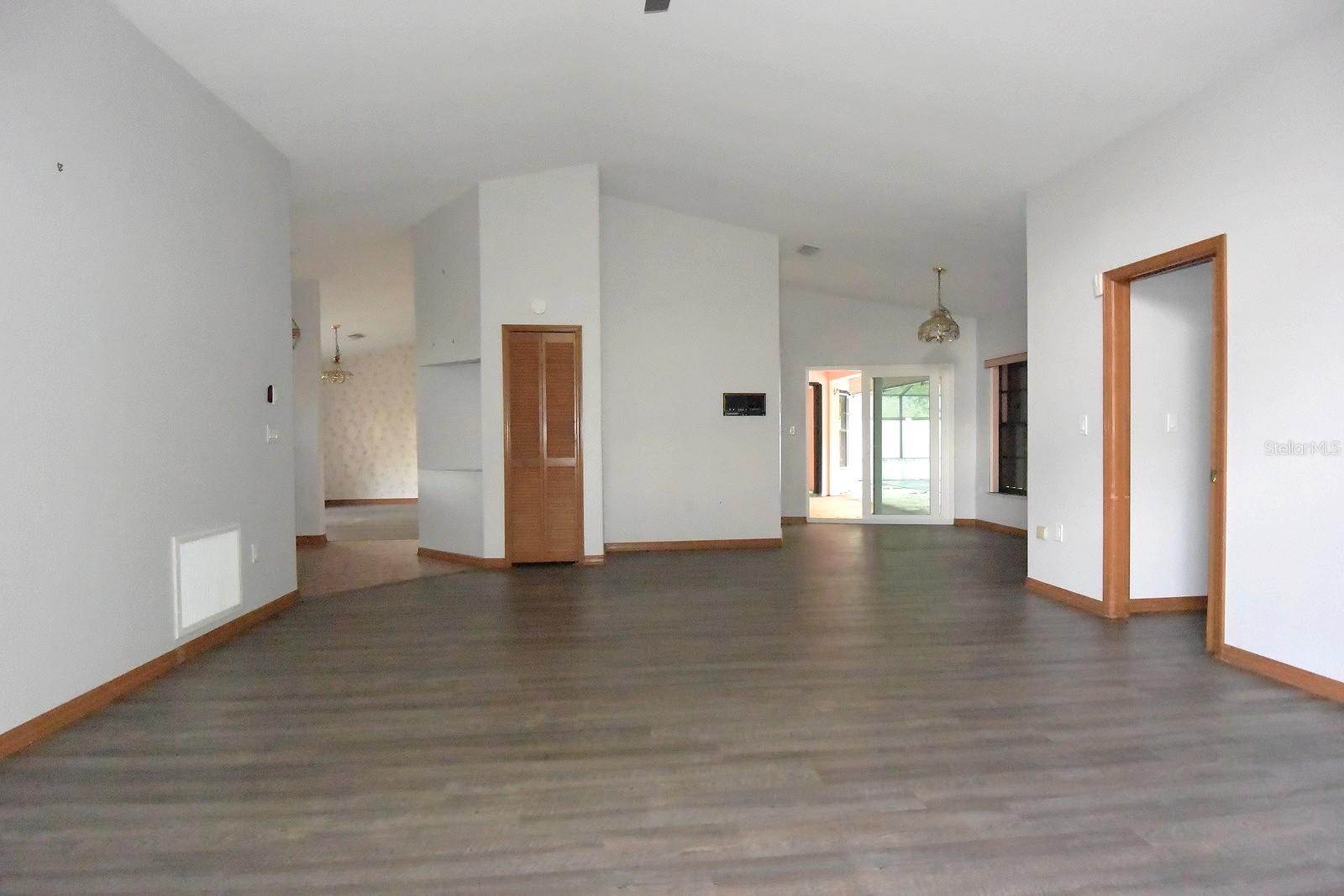 Image 17 of 52 For 373 Oriana Drive