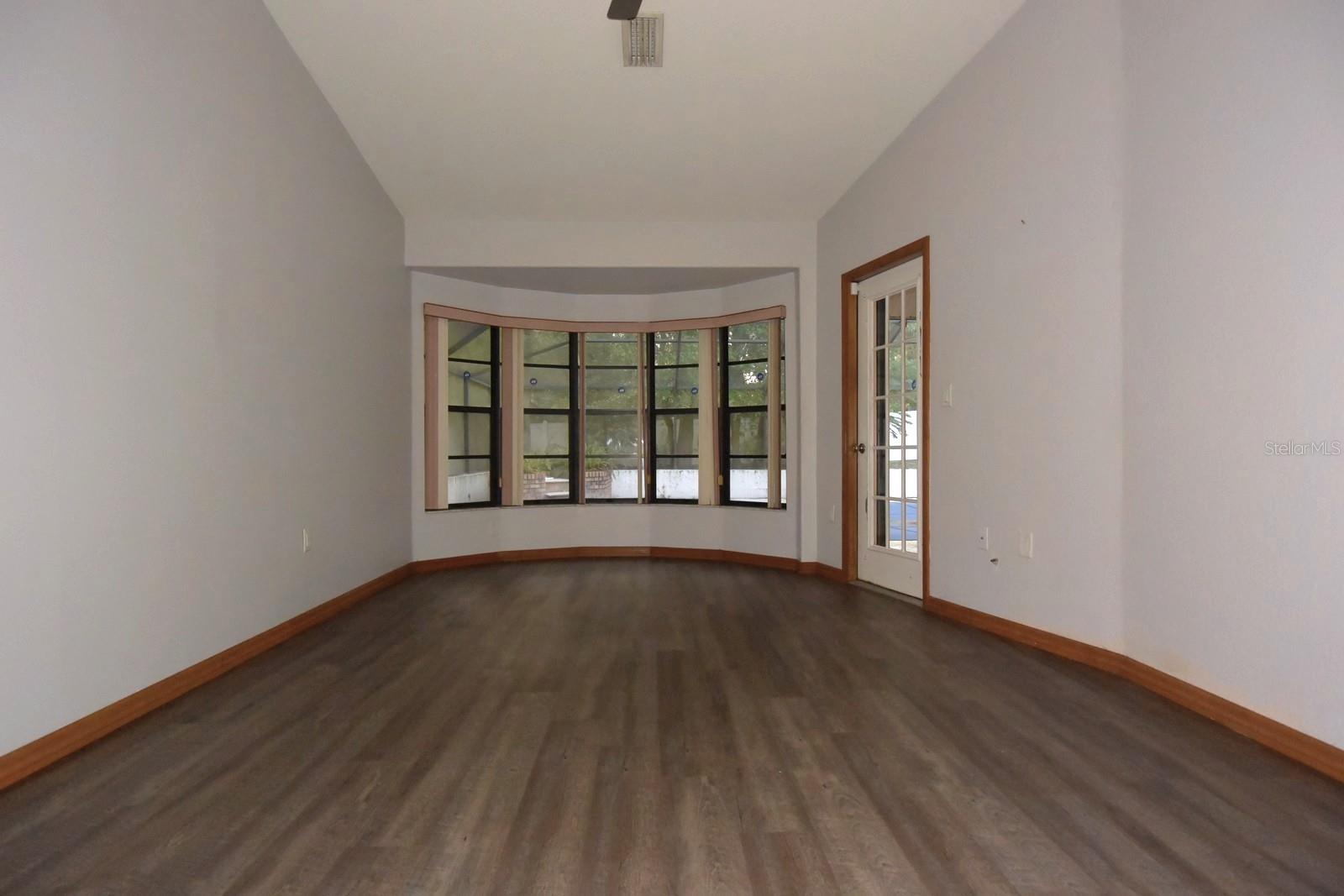 Image 20 of 52 For 373 Oriana Drive