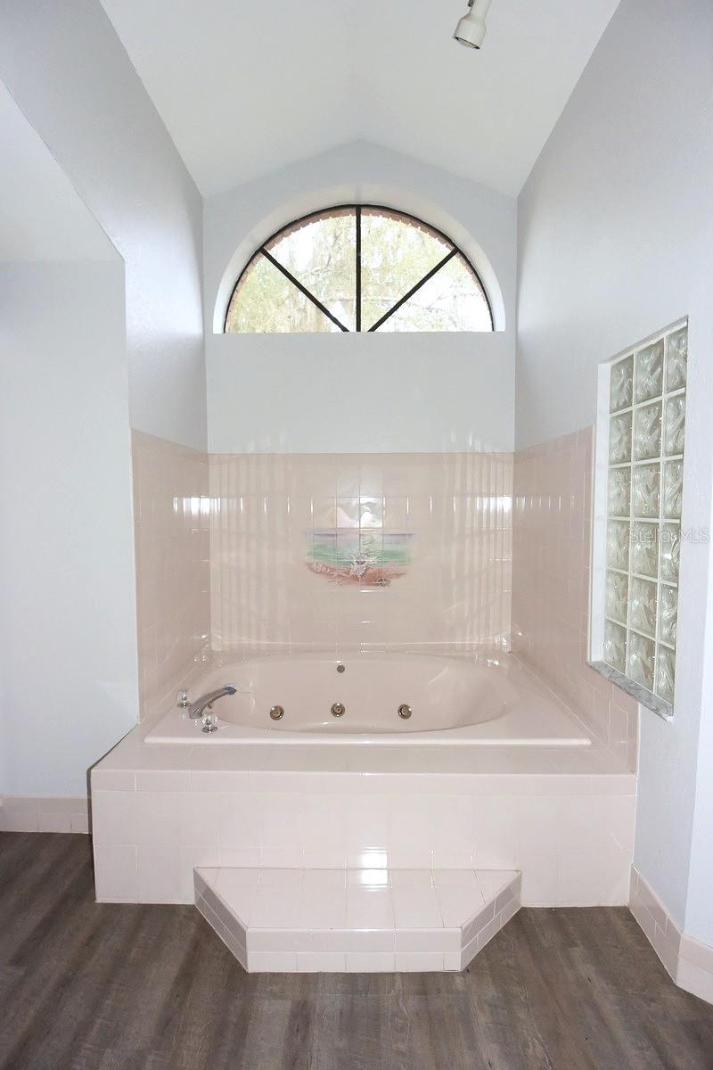 Image 21 of 52 For 373 Oriana Drive