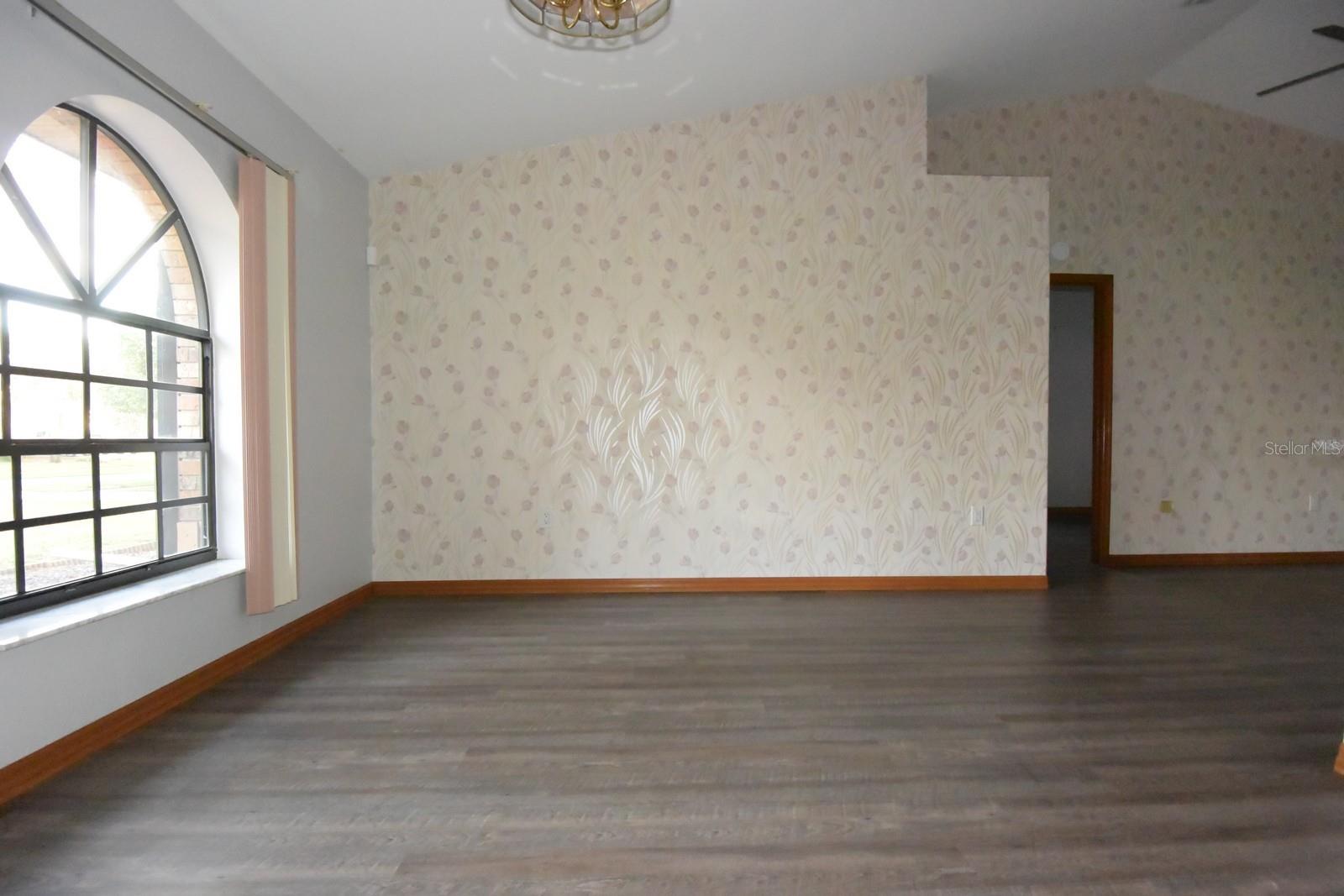 Image 6 of 52 For 373 Oriana Drive