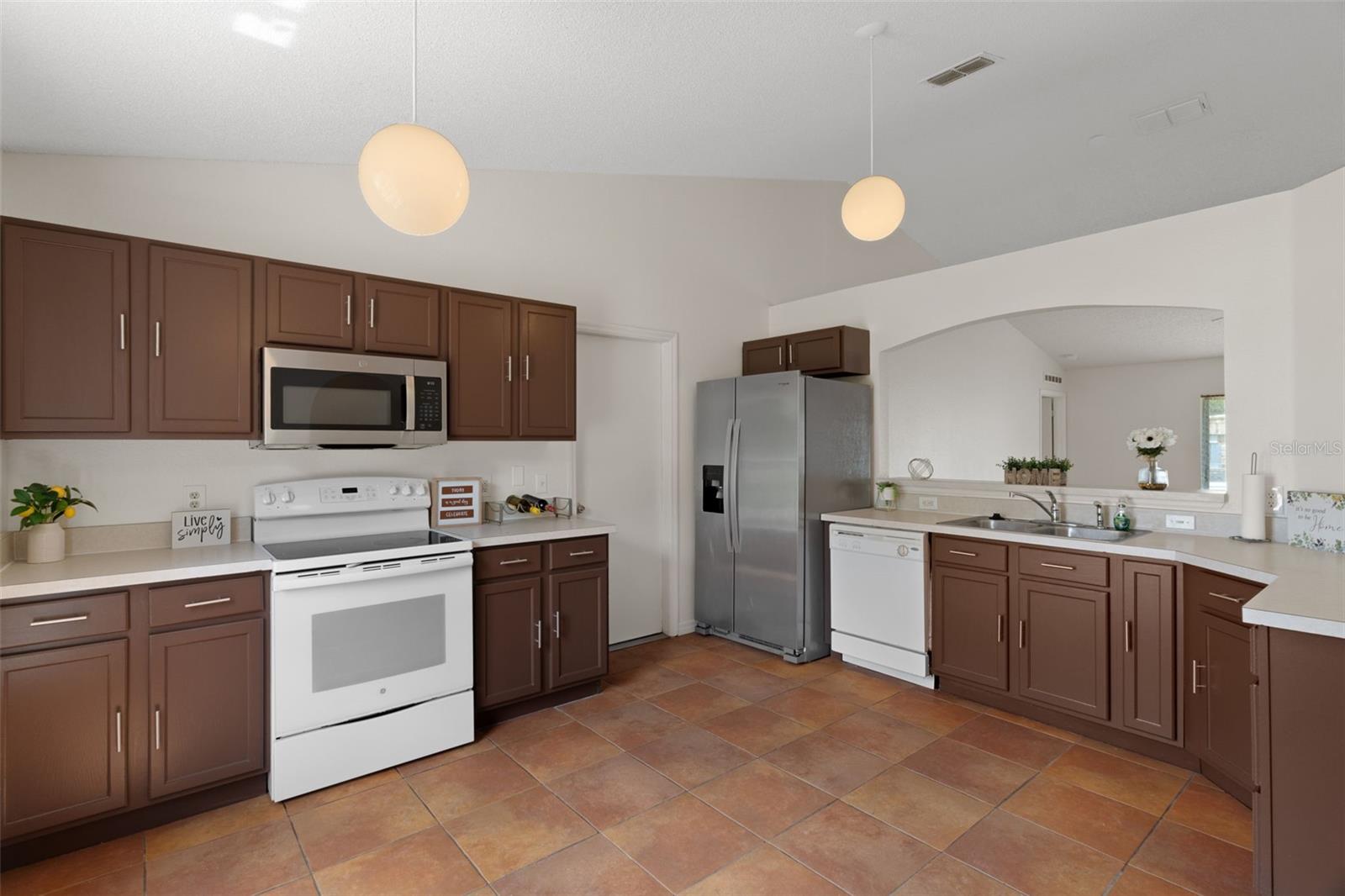 Listing photo id 16 for 11005 Matterhorn Court