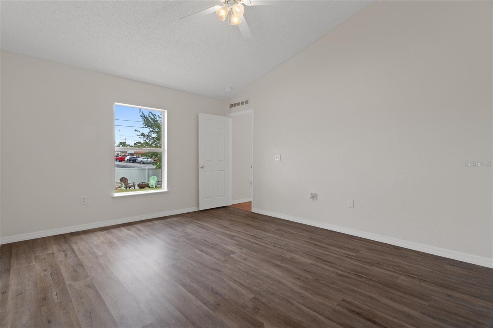 Listing photo id 22 for 11005 Matterhorn Court