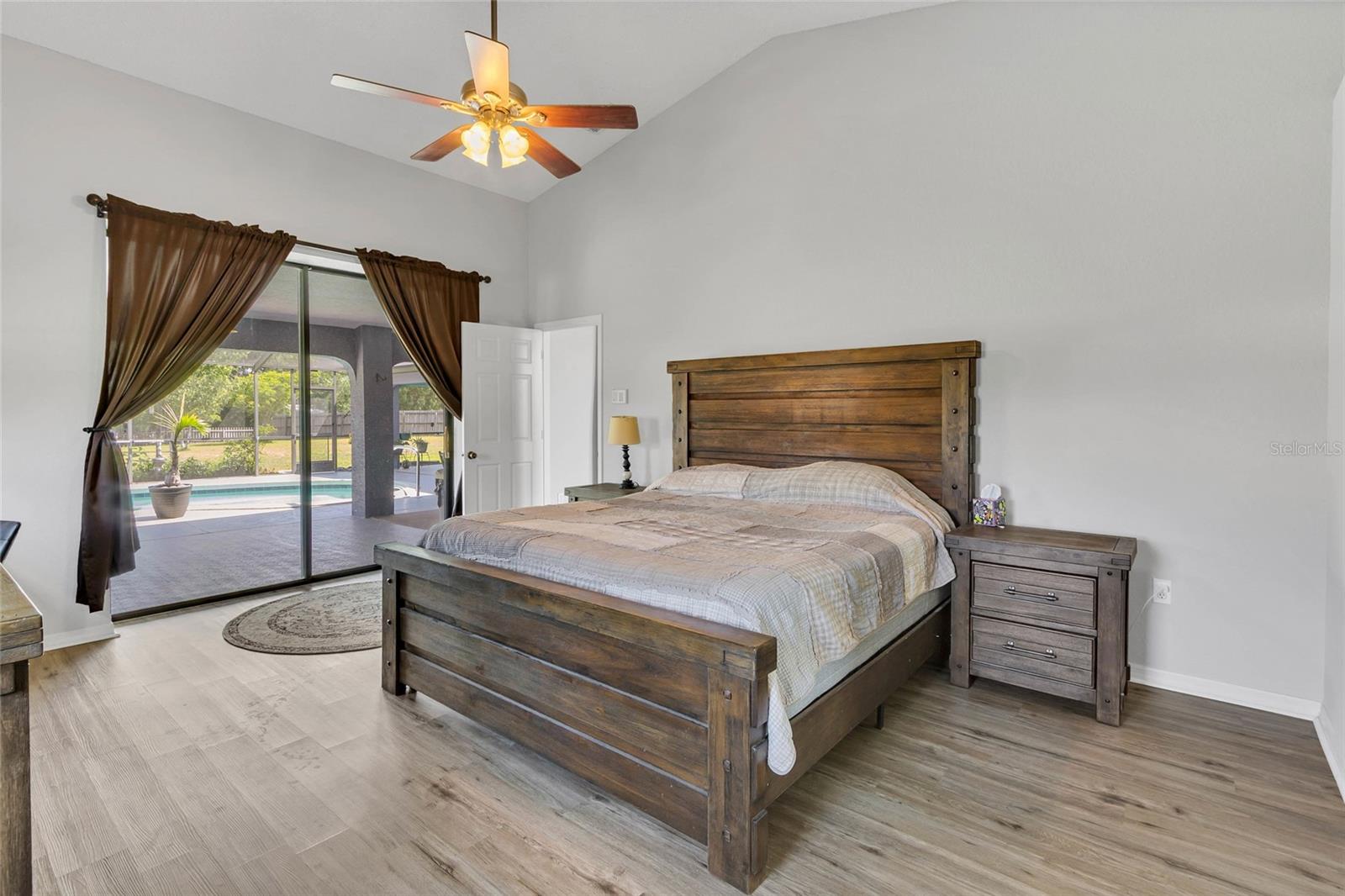 Listing photo id 9 for 4329 Andres Street