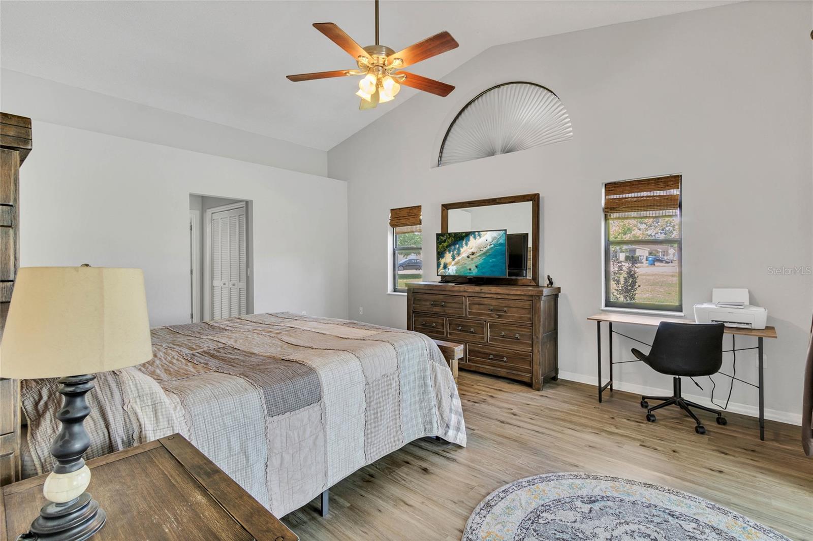 Listing photo id 12 for 4329 Andres Street