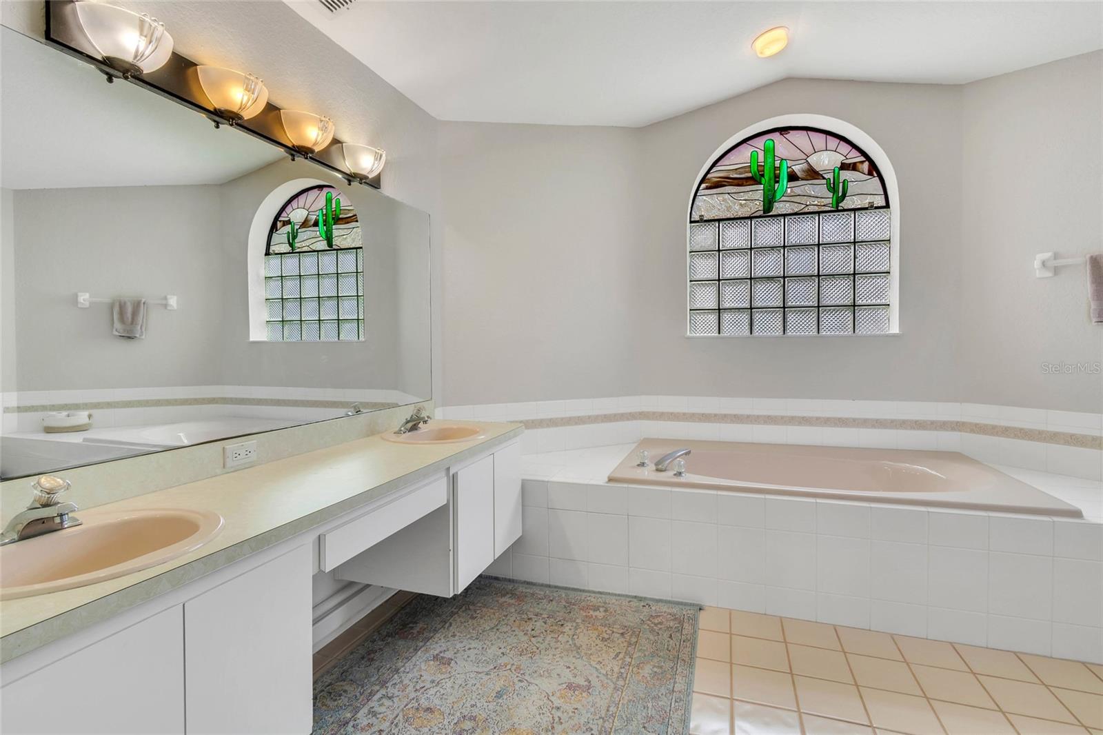 Listing photo id 14 for 4329 Andres Street