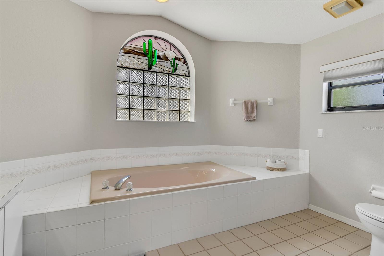 Listing photo id 16 for 4329 Andres Street