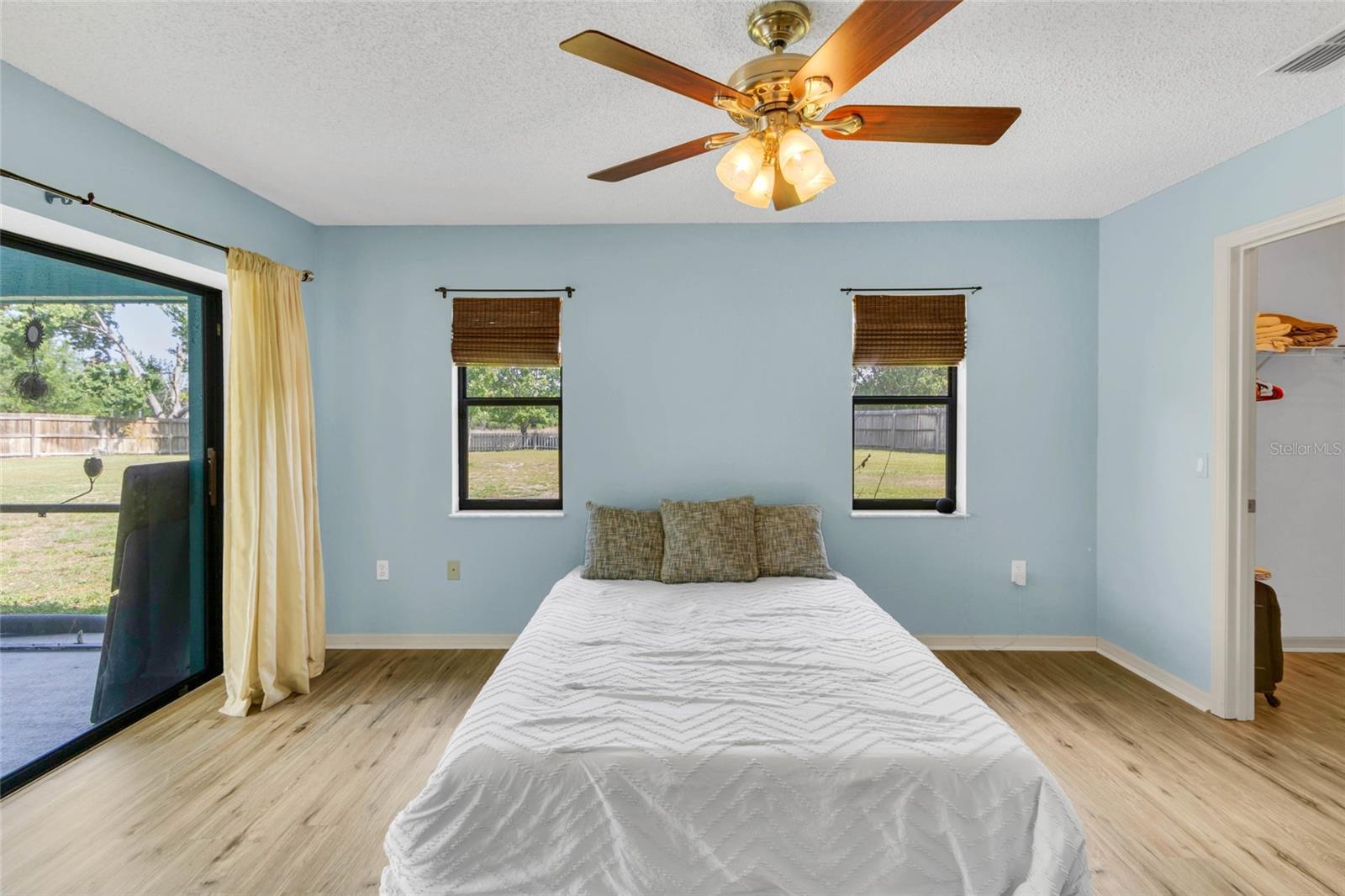Listing photo id 20 for 4329 Andres Street