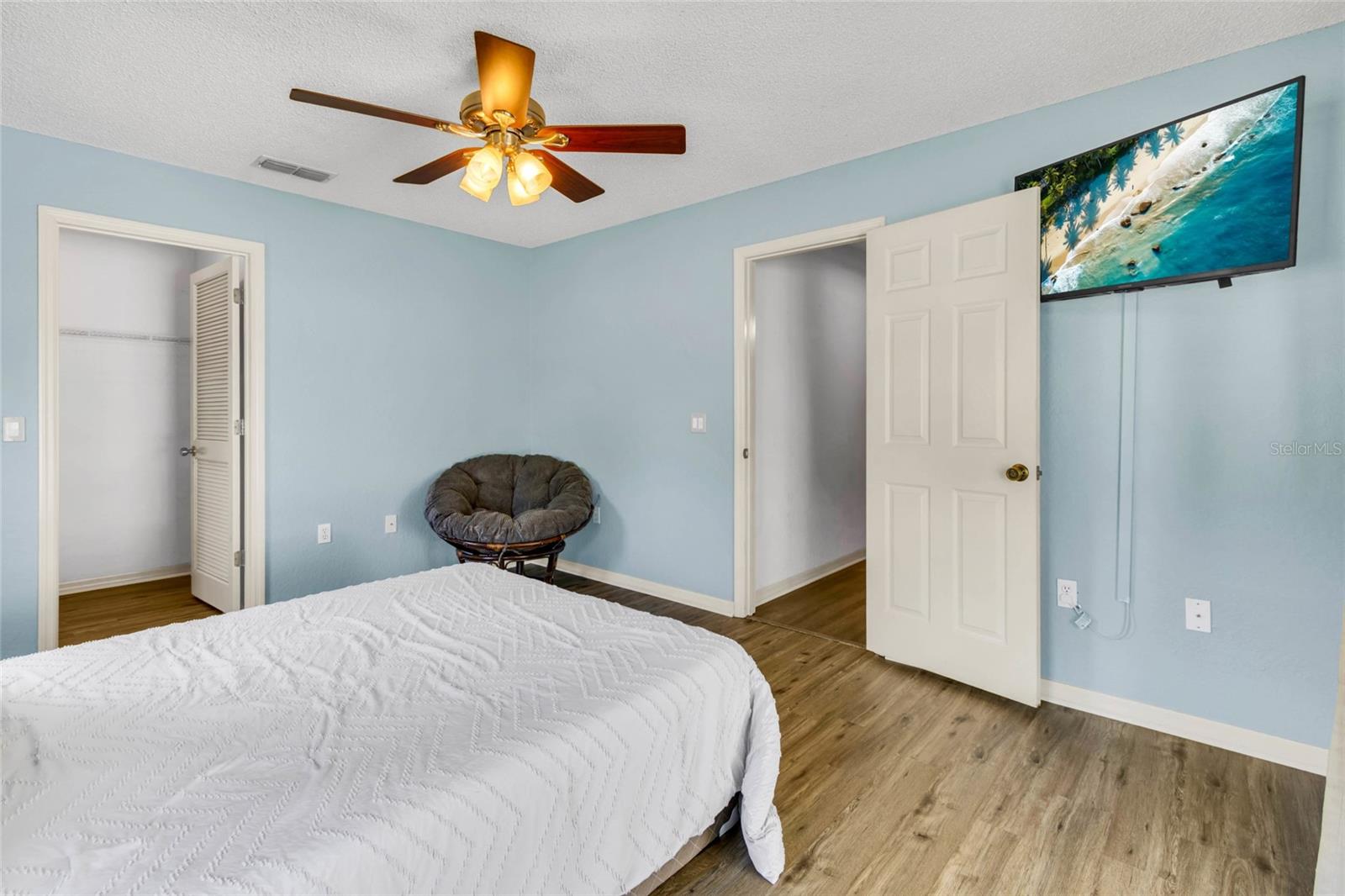 Listing photo id 22 for 4329 Andres Street