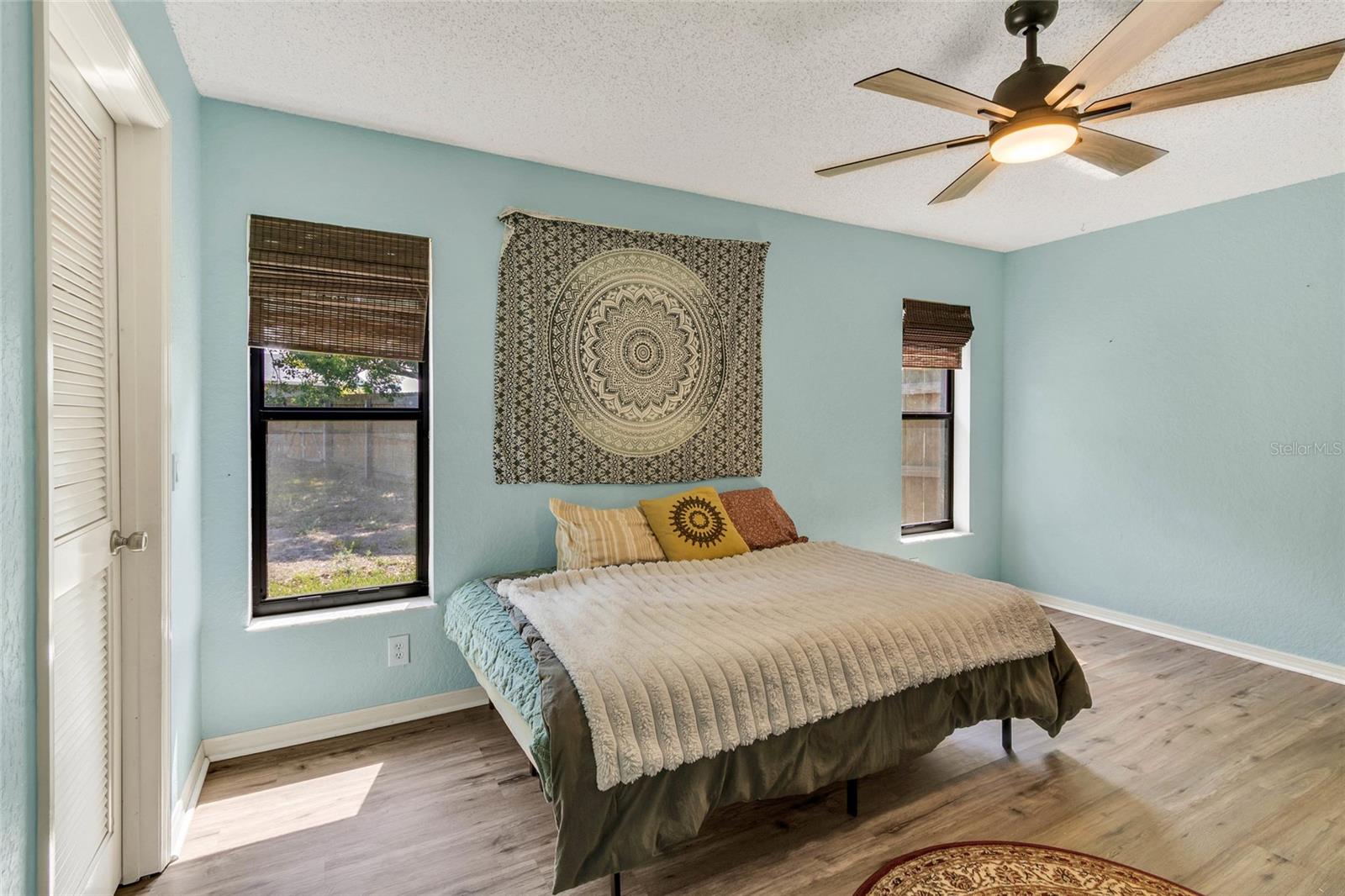 Listing photo id 26 for 4329 Andres Street