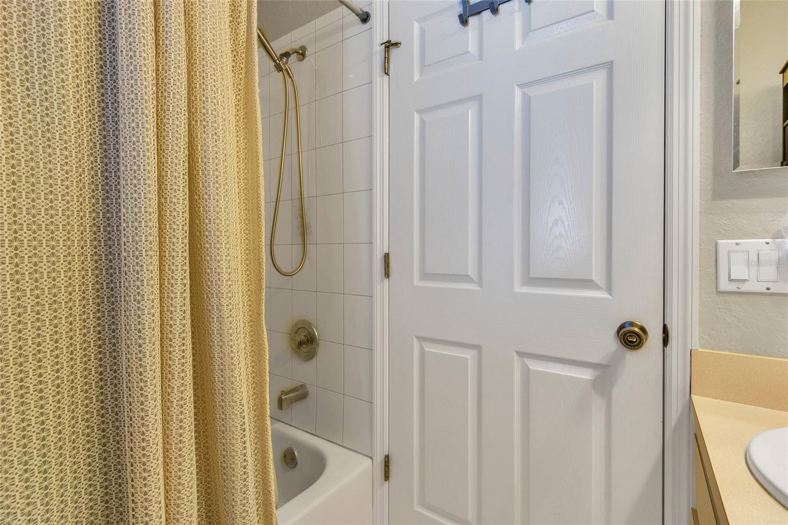 Listing photo id 27 for 4329 Andres Street