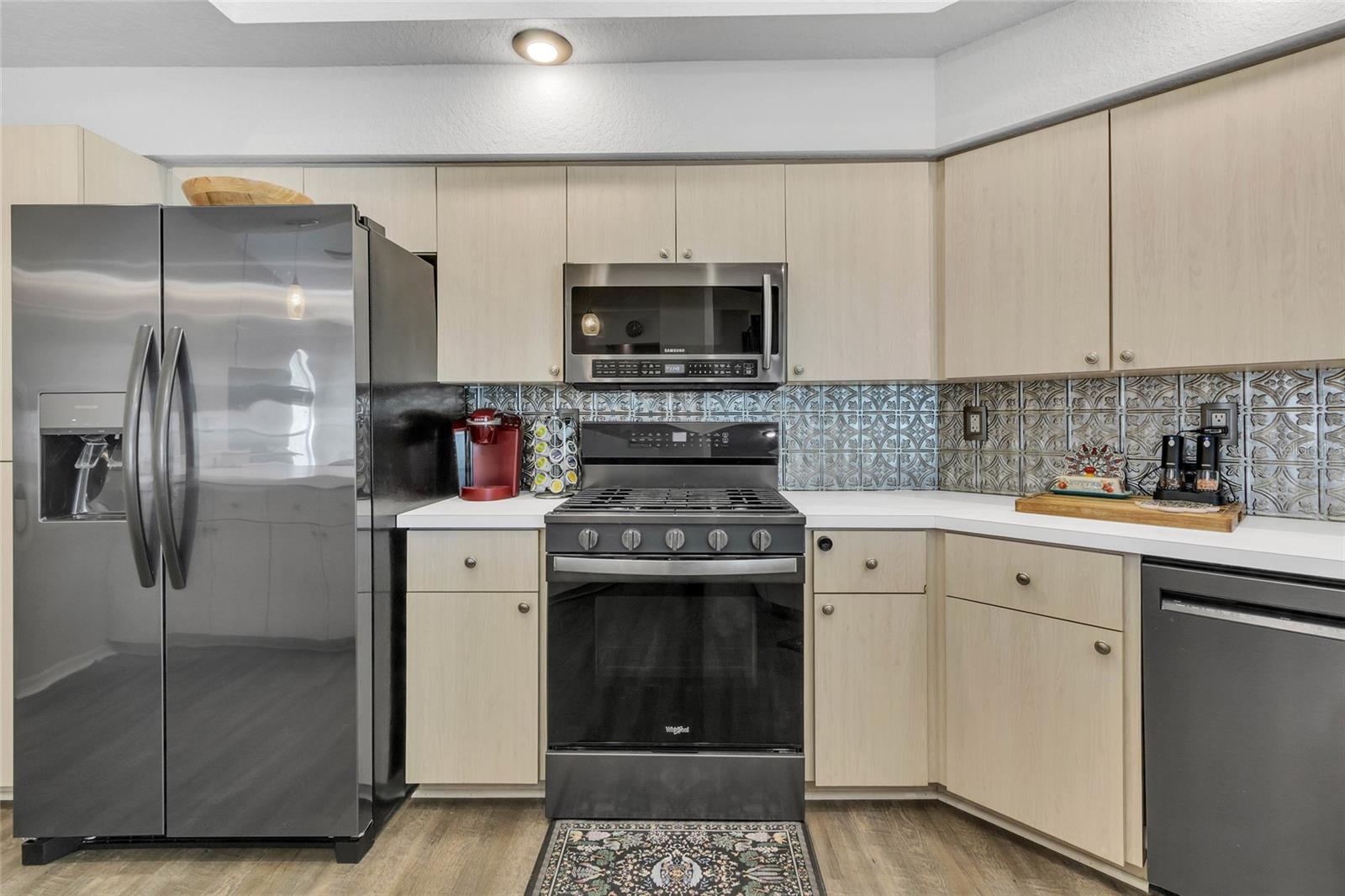 Listing photo id 31 for 4329 Andres Street
