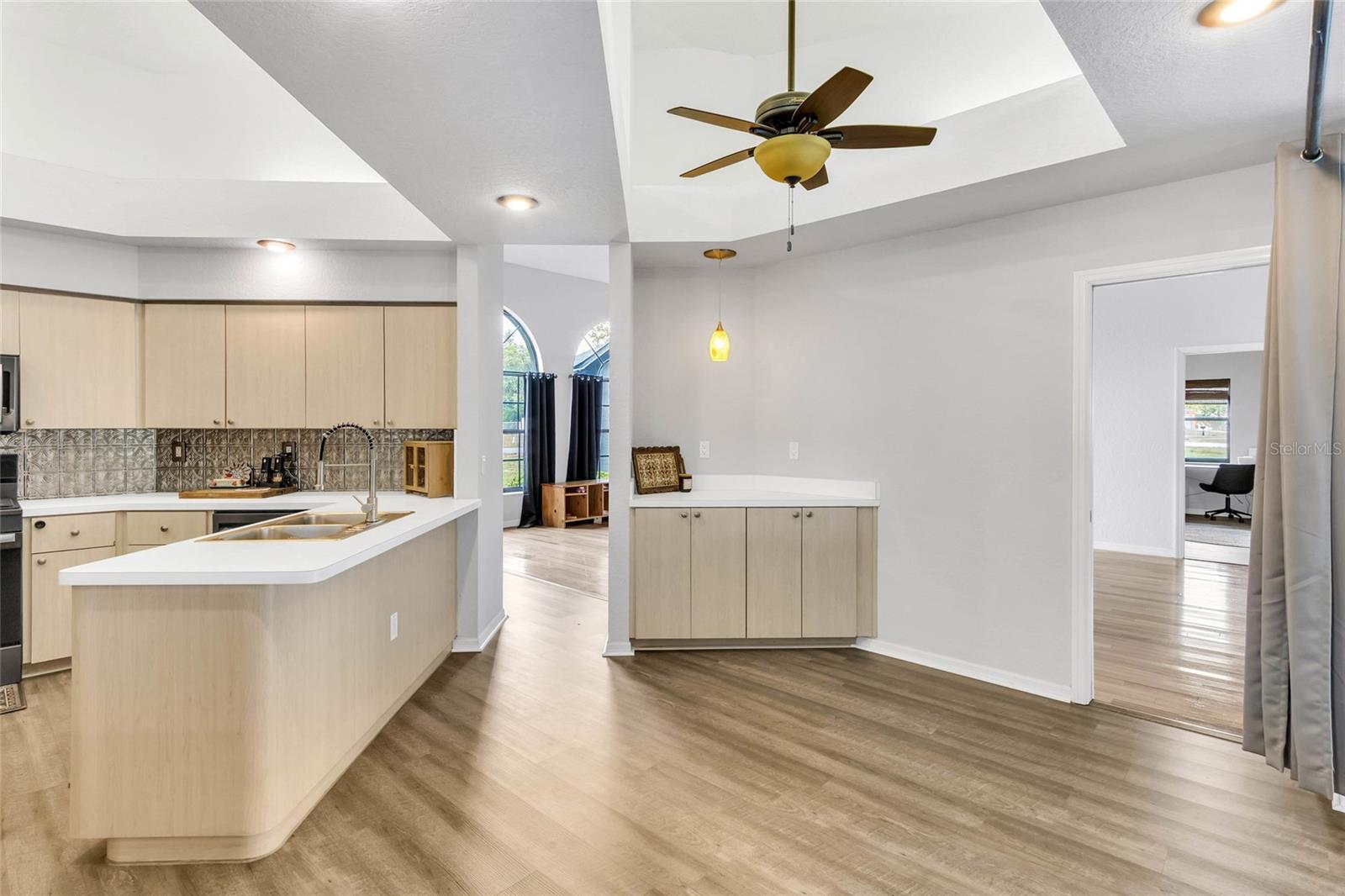 Listing photo id 34 for 4329 Andres Street