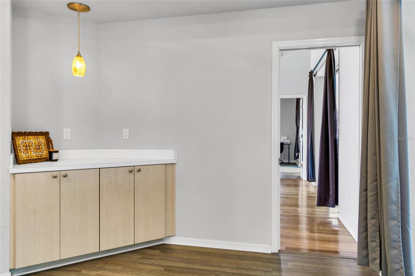 Listing photo id 35 for 4329 Andres Street