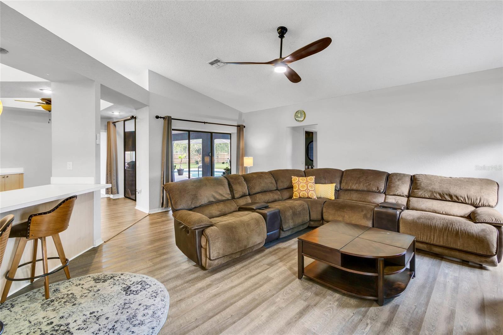 Listing photo id 36 for 4329 Andres Street