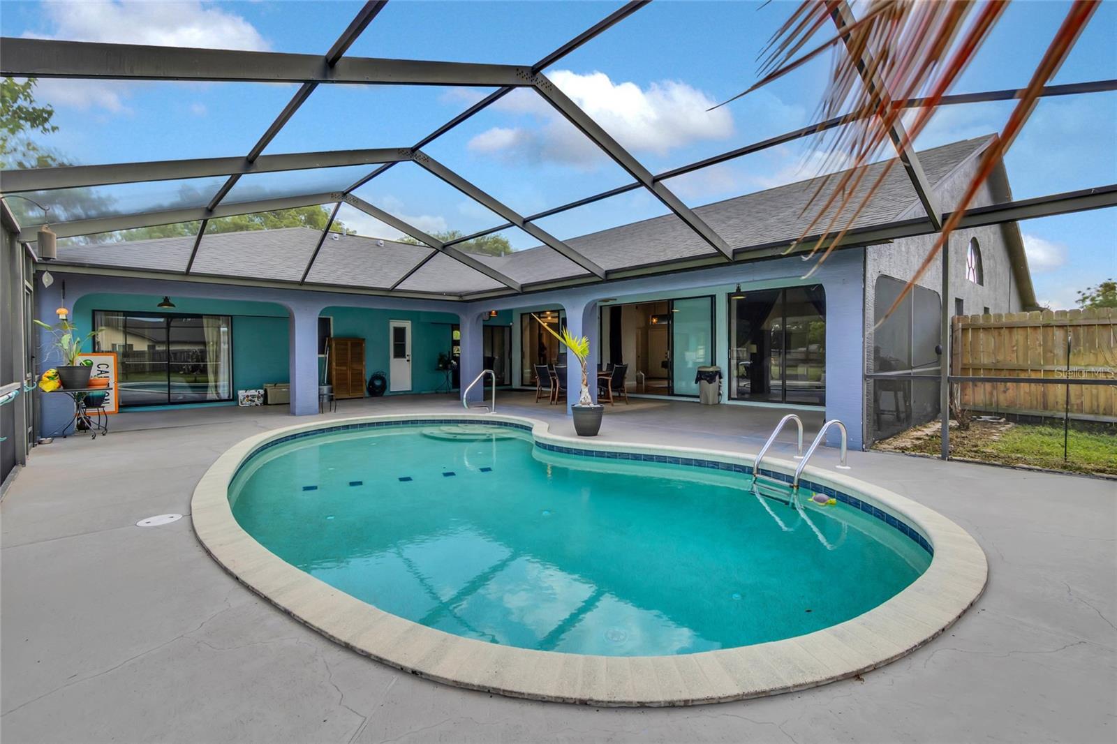 Listing photo id 2 for 4329 Andres Street