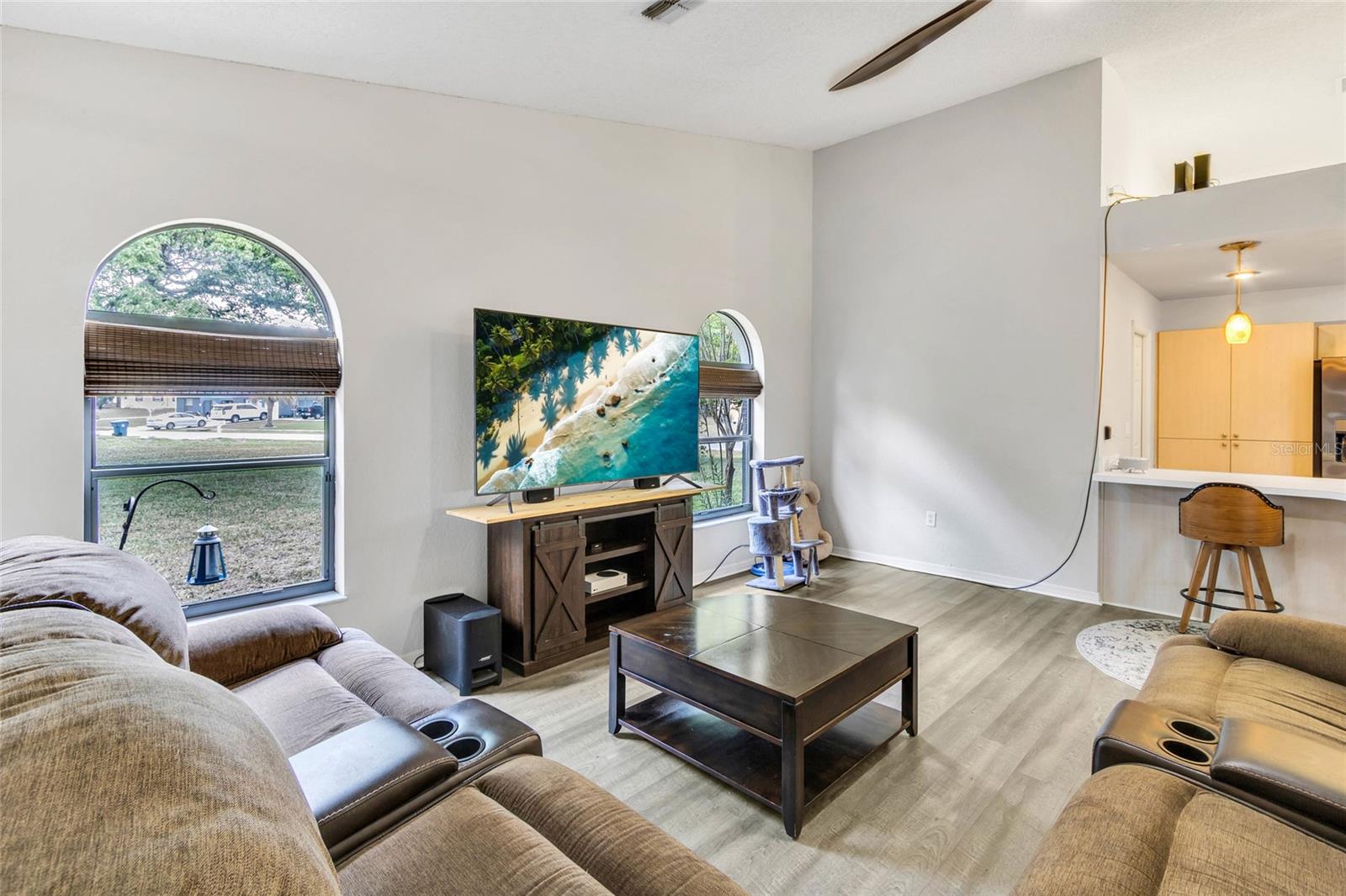 Listing photo id 38 for 4329 Andres Street