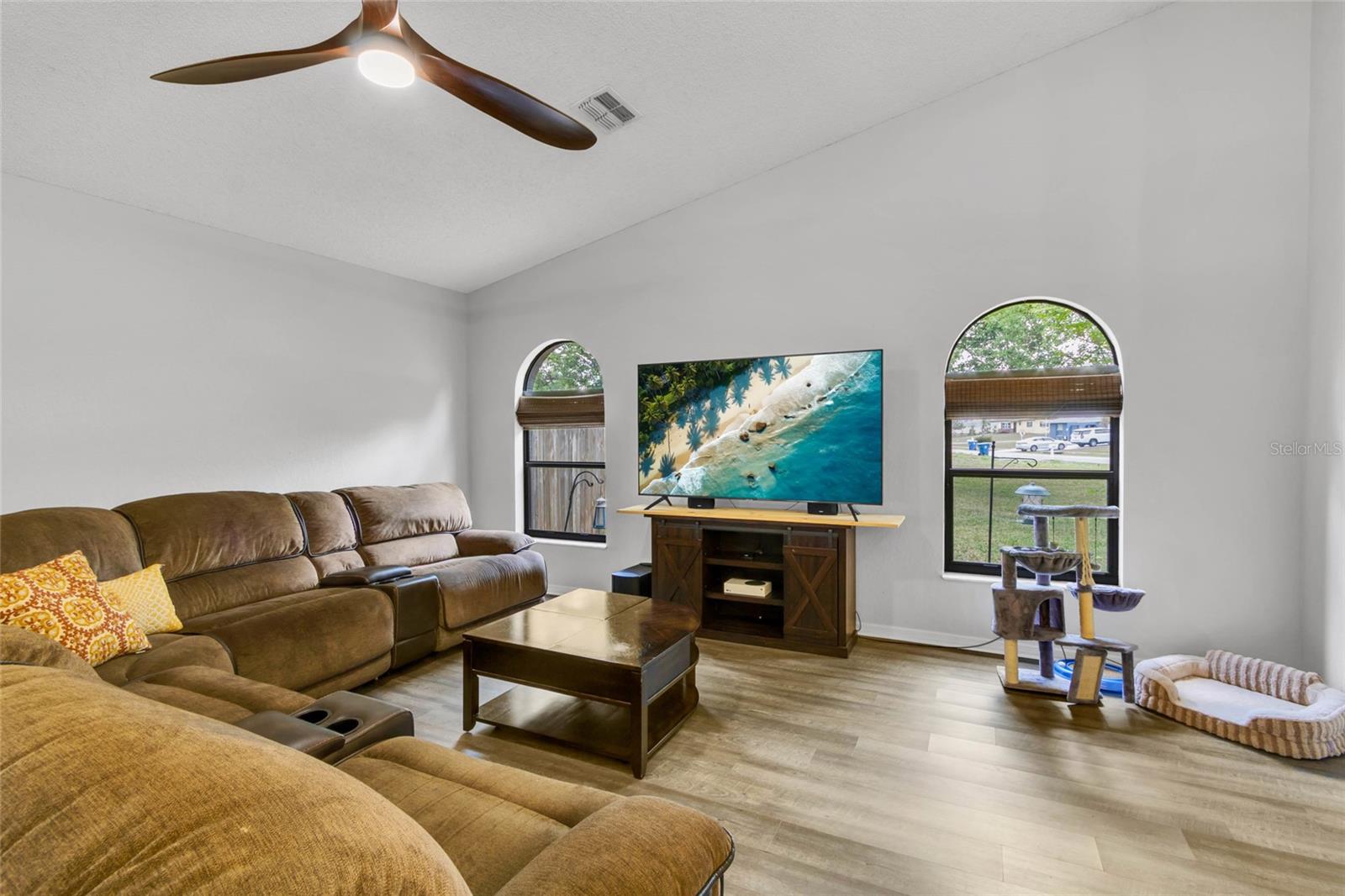 Listing photo id 39 for 4329 Andres Street