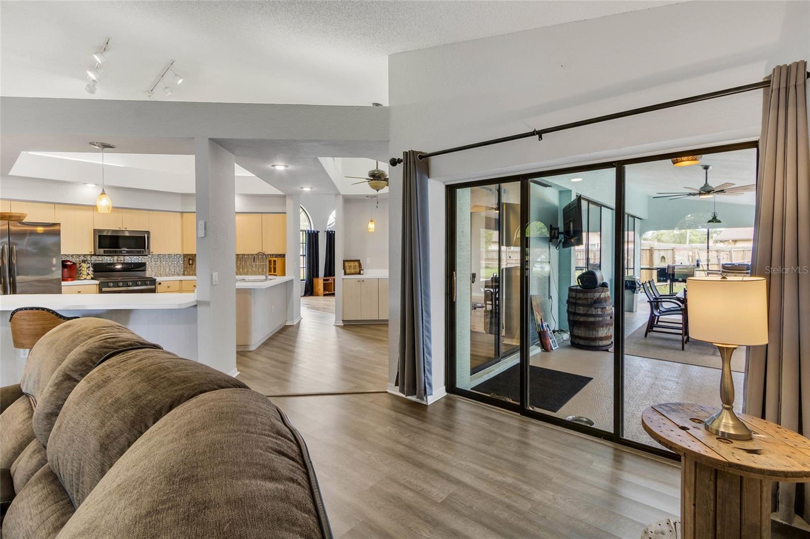 Listing photo id 40 for 4329 Andres Street