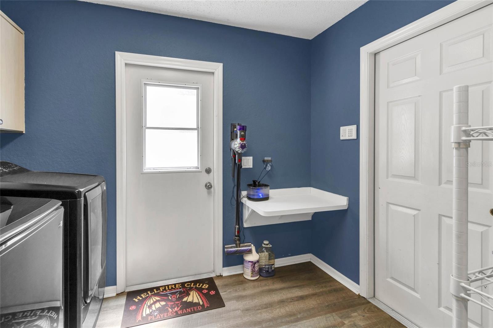 Listing photo id 42 for 4329 Andres Street
