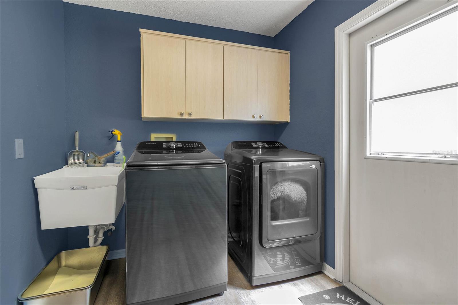 Listing photo id 43 for 4329 Andres Street