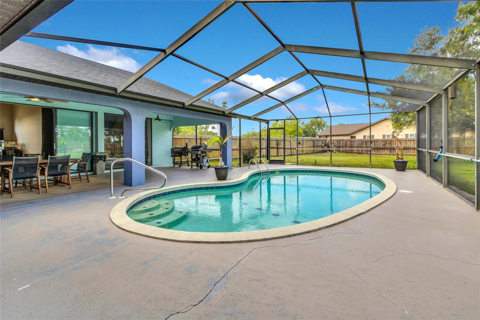 Listing photo id 45 for 4329 Andres Street