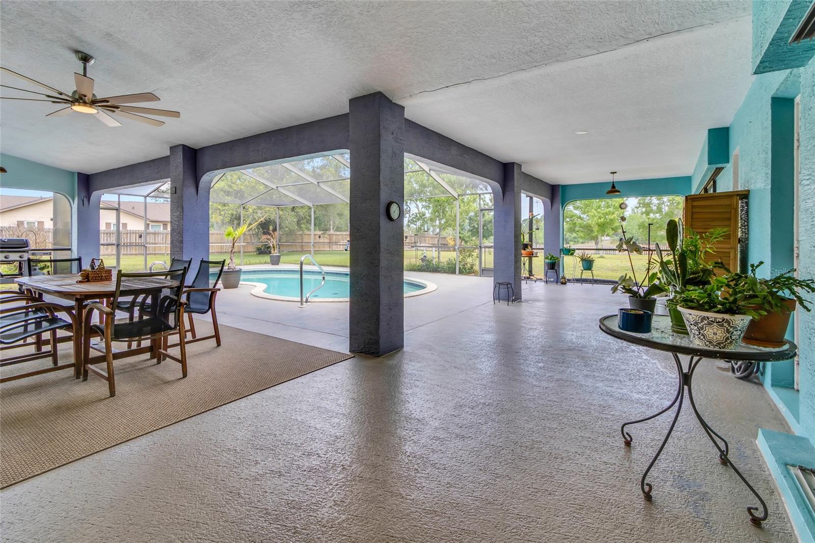 Listing photo id 47 for 4329 Andres Street