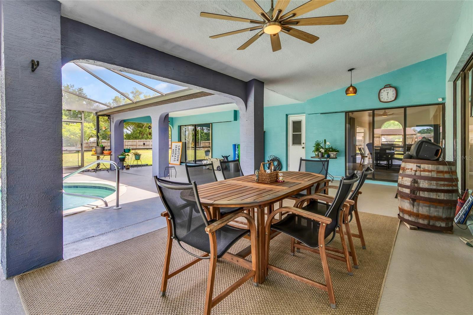 Listing photo id 49 for 4329 Andres Street
