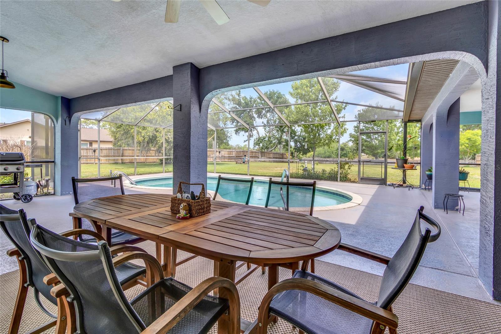 Listing photo id 50 for 4329 Andres Street