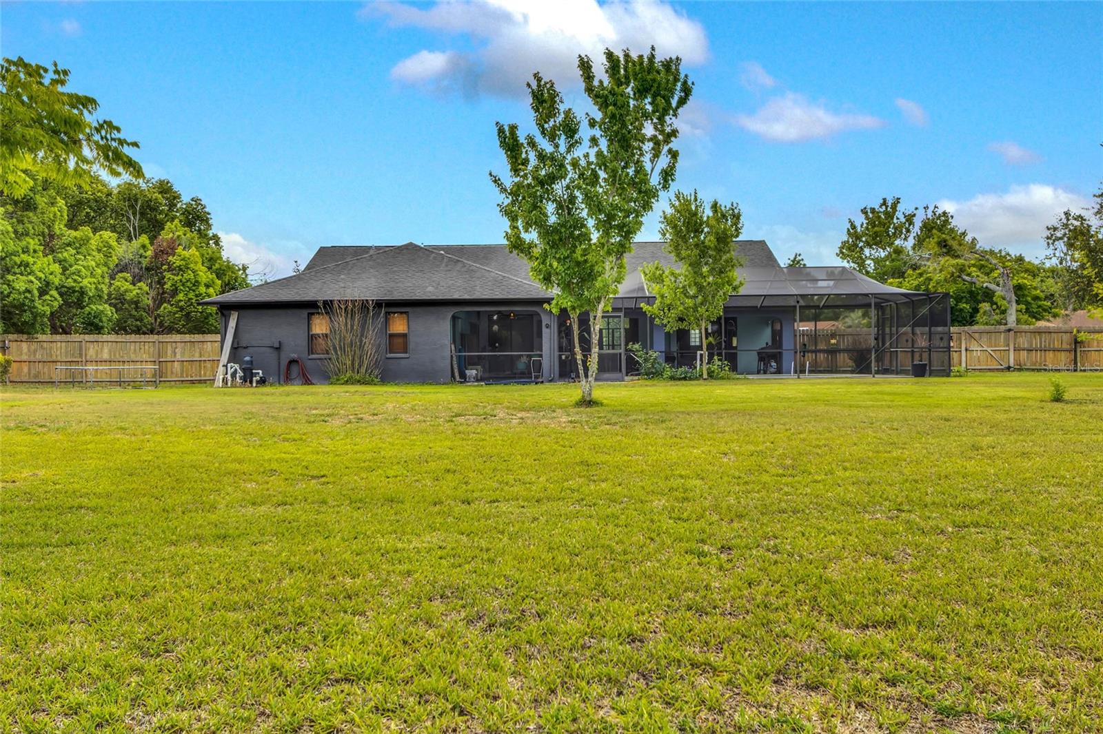 Listing photo id 53 for 4329 Andres Street