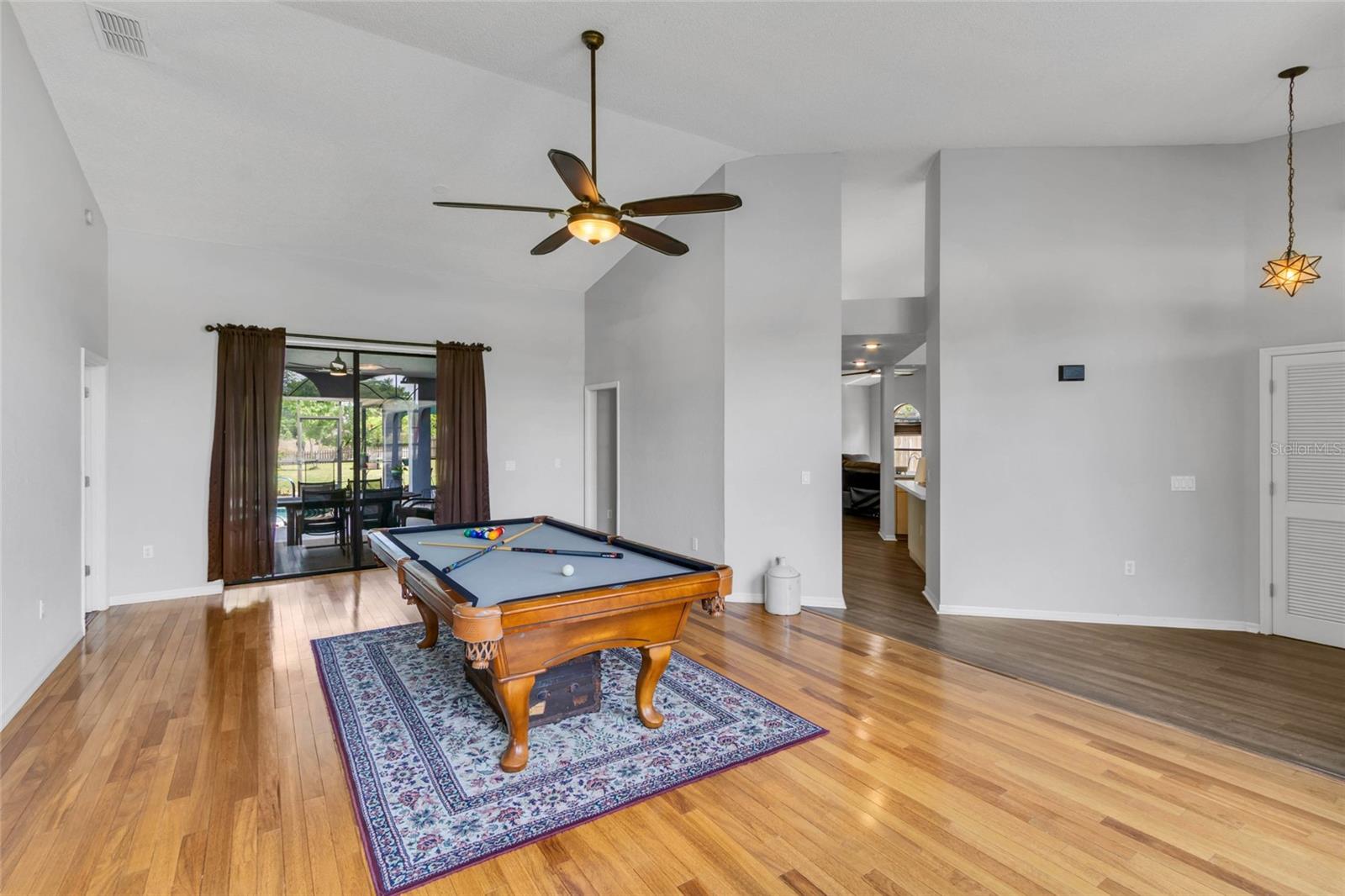 Listing photo id 5 for 4329 Andres Street
