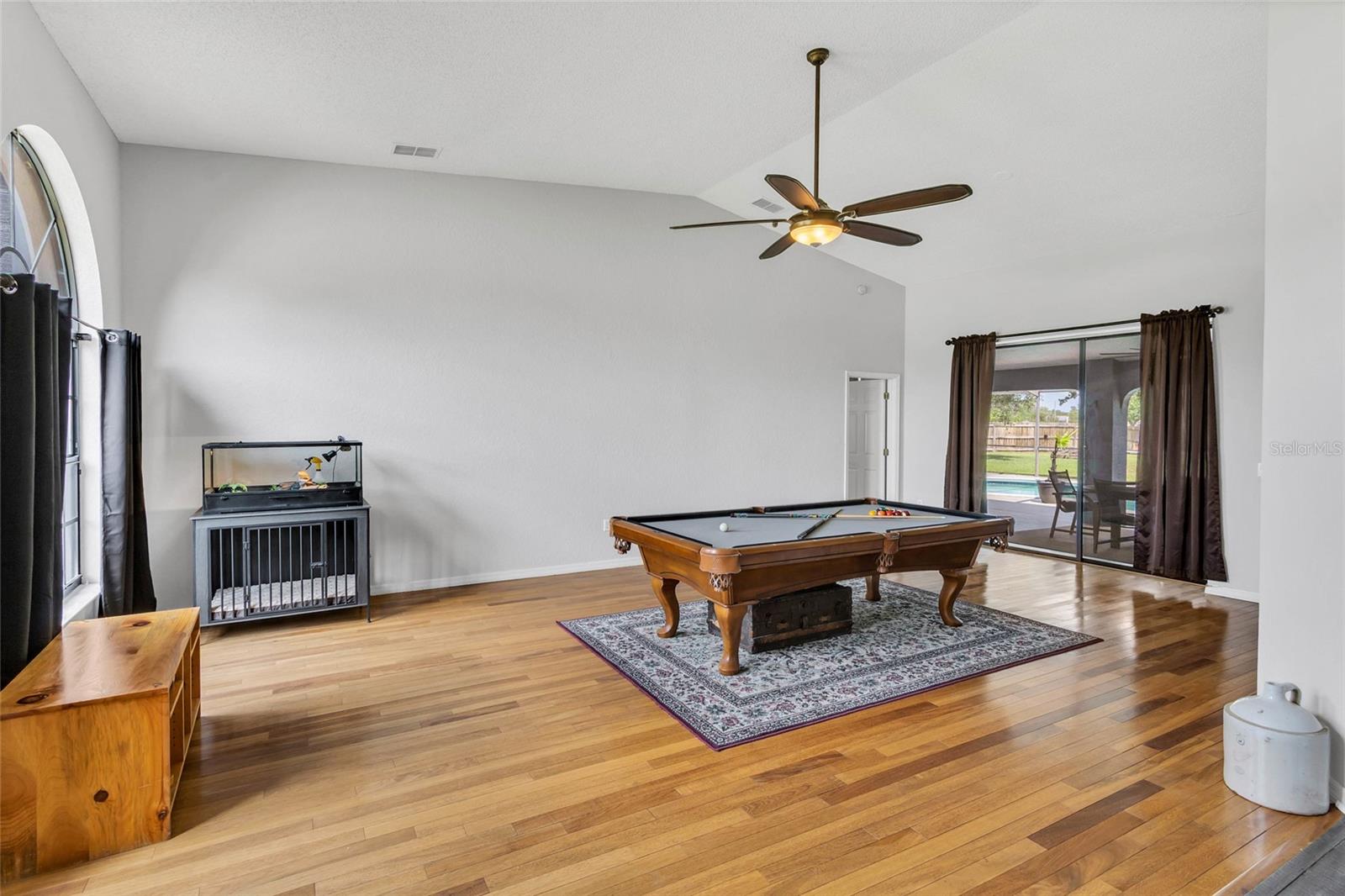 Listing photo id 6 for 4329 Andres Street