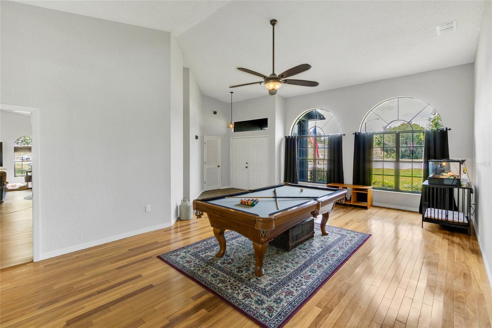 Listing photo id 7 for 4329 Andres Street