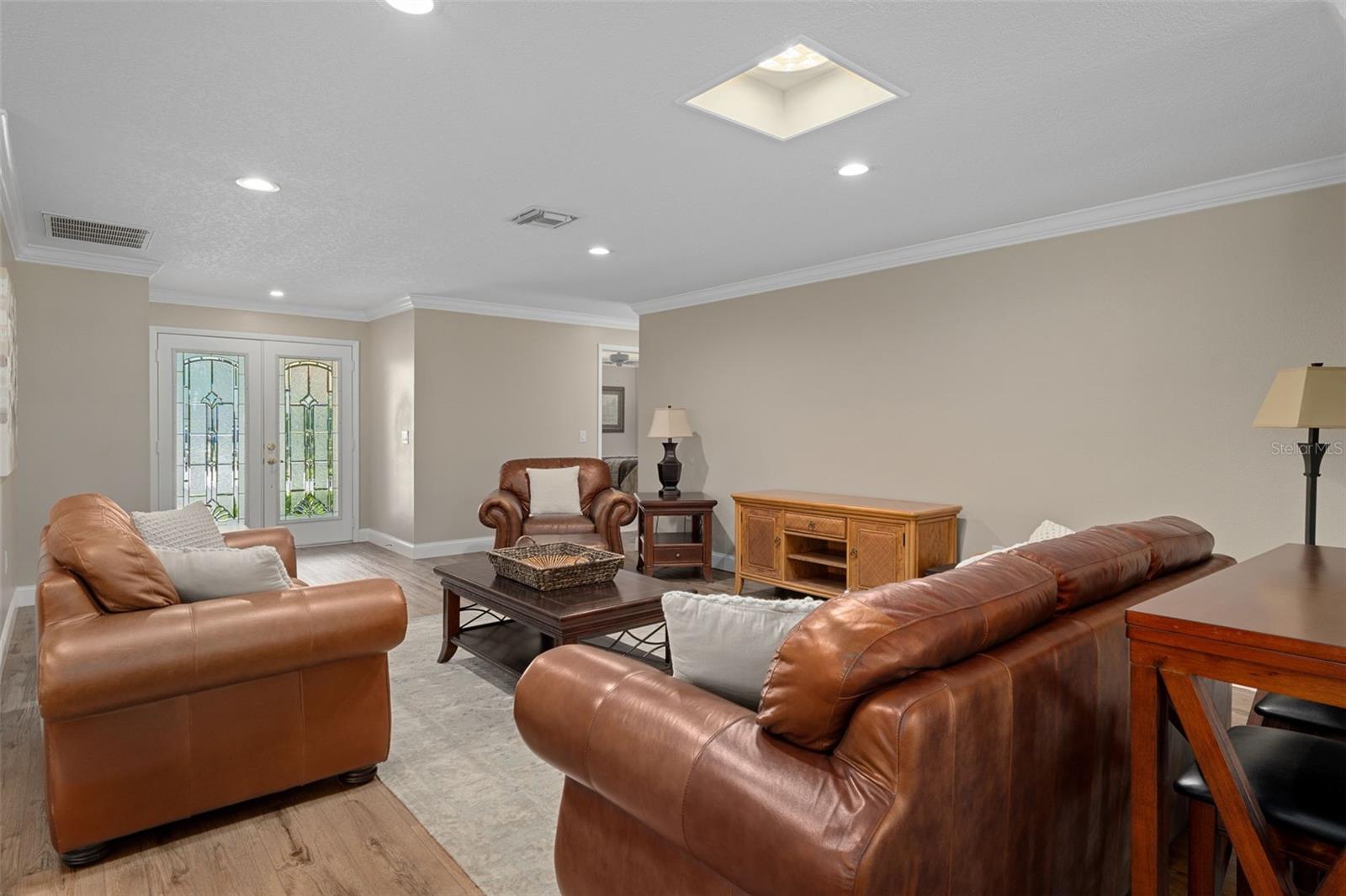 Listing photo id 8 for 6357 Pine Meadows Drive