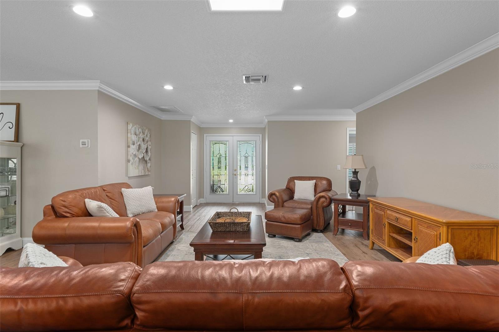 Listing photo id 7 for 6357 Pine Meadows Drive