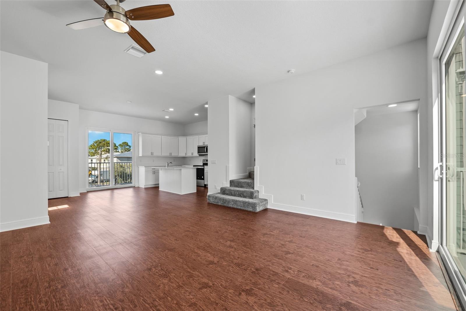 Image 11 of 48 For 5732 Biscayne Court 1