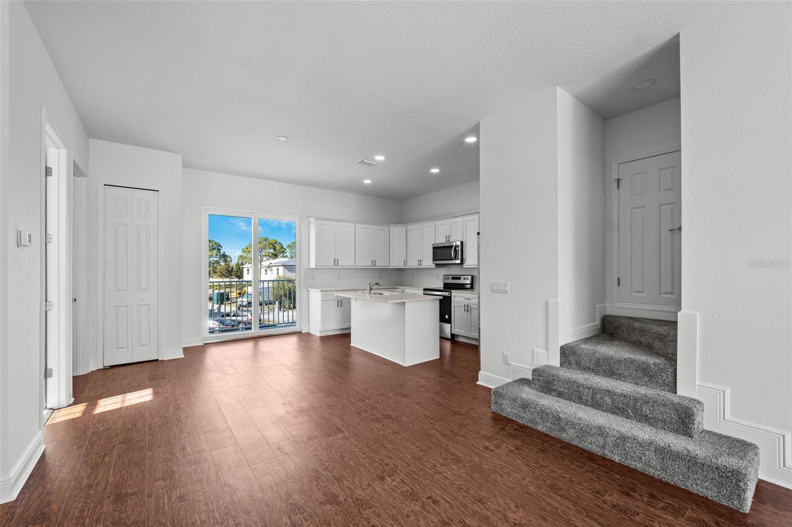 Image 3 of 48 For 5732 Biscayne Court 1