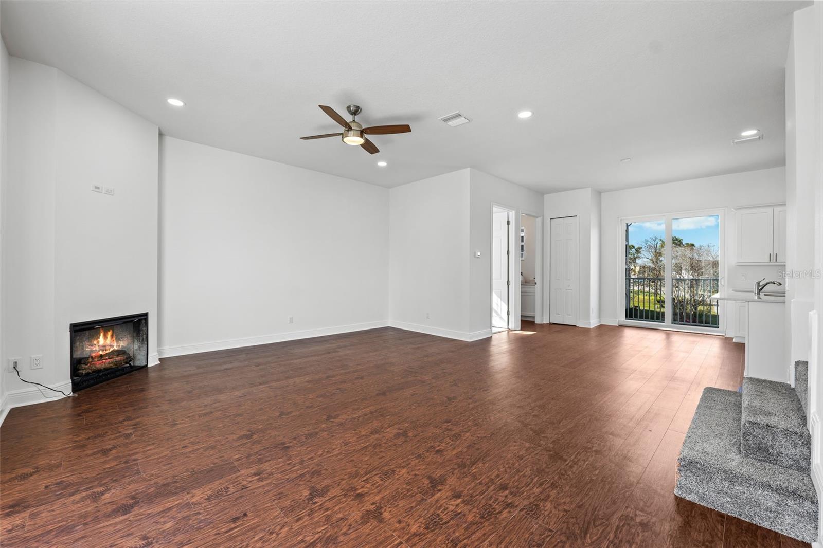 Image 4 of 48 For 5732 Biscayne Court 1