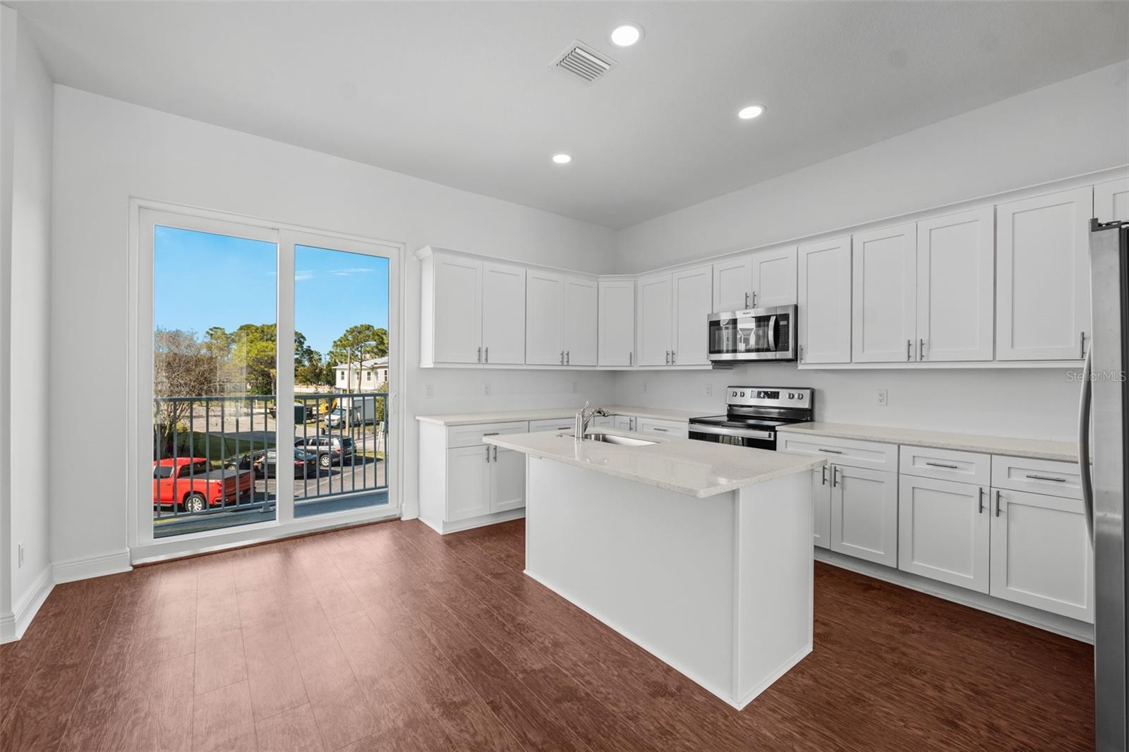 Image 7 of 48 For 5732 Biscayne Court 1